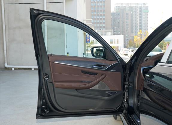 宝马5系新能源 2022款 改款 535Le M运动套装 车厢座椅   前门板
