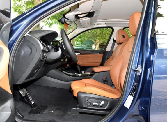 宝马X3 2018款 xDrive30i 领先型 M运动套装 国V 车厢座椅   前排空间