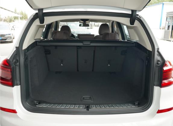 宝马X3 2021款 xDrive25i 豪华套装 车厢座椅   后备厢