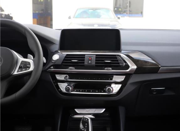 宝马X3 2021款 改款 xDrive30i 领先型 M运动套装 中控类   中控台