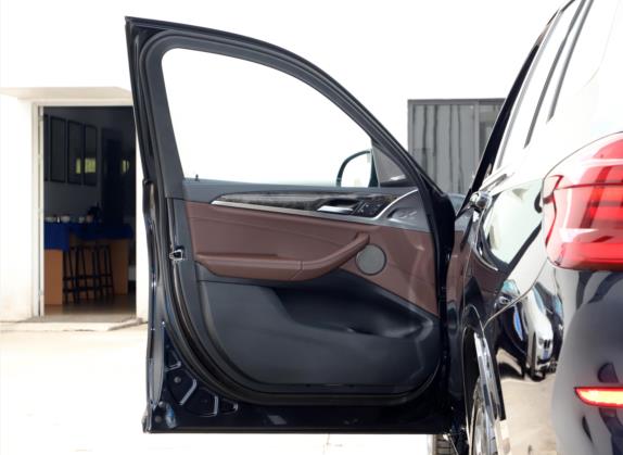 宝马X3 2021款 改款 xDrive30i 领先型 M运动套装 车厢座椅   前门板