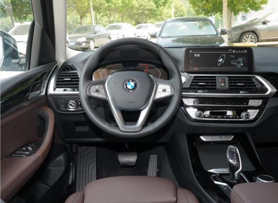 宝马X3 2021款 改款 xDrive25i 豪华套装 中控类   驾驶位