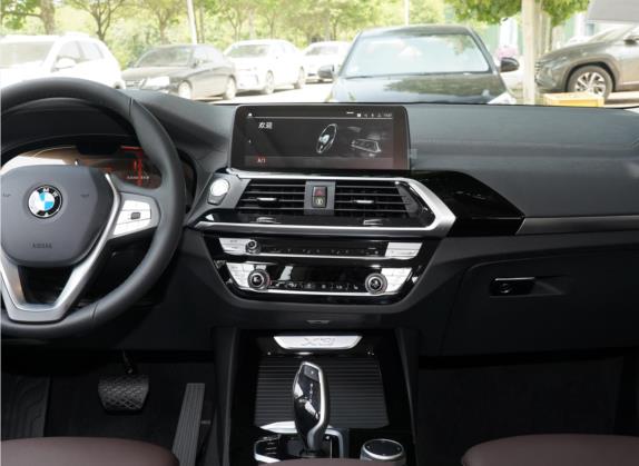宝马X3 2021款 改款 xDrive25i 豪华套装 中控类   中控台