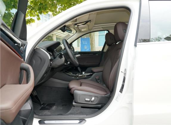 宝马X3 2021款 改款 xDrive25i 豪华套装 车厢座椅   前排空间