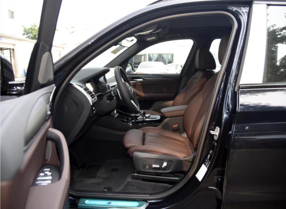 宝马X3 2022款 xDrive30i 尊享型 M曜夜套装 车厢座椅   前排空间