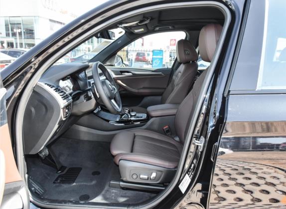 宝马X3 2022款 改款 xDrive30i 尊享型 M曜夜套装 车厢座椅   前排空间