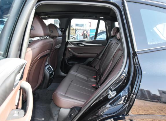 宝马X3 2022款 改款 xDrive30i 尊享型 M曜夜套装 车厢座椅   后排空间