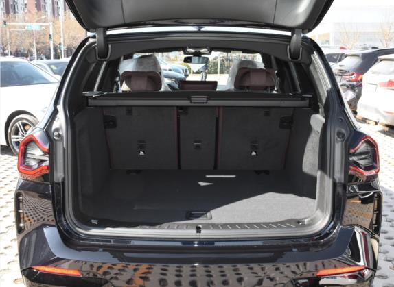 宝马X3 2022款 改款 xDrive30i 尊享型 M曜夜套装 车厢座椅   后备厢