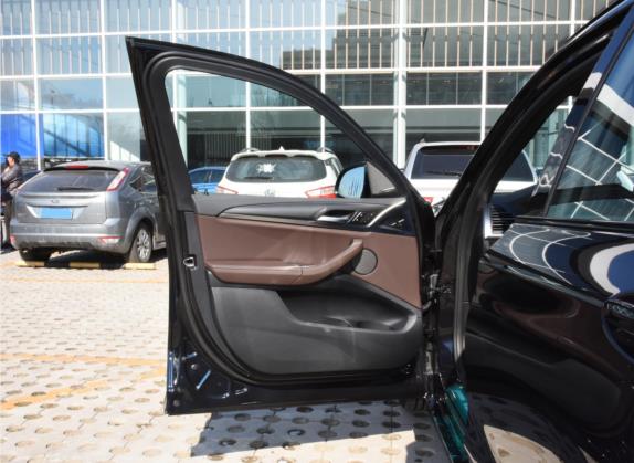 宝马X3 2022款 改款 xDrive30i 尊享型 M曜夜套装 车厢座椅   前门板