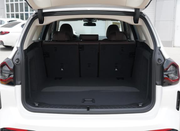 宝马X3 2022款 改款 xDrive30i 领先型 M曜夜套装 车厢座椅   后备厢