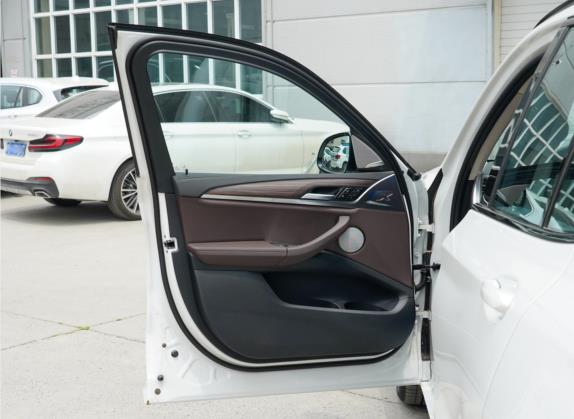 宝马X3 2022款 改款 xDrive30i 领先型 M曜夜套装 车厢座椅   前门板