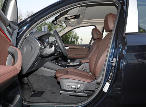 宝马X3 2022款 改款二 xDrive30i 领先型 M曜夜套装 车厢座椅   前排空间