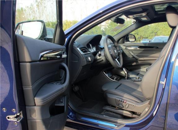 宝马X2 2020款 sDrive25i 领先型M运动套装 车厢座椅   前排空间