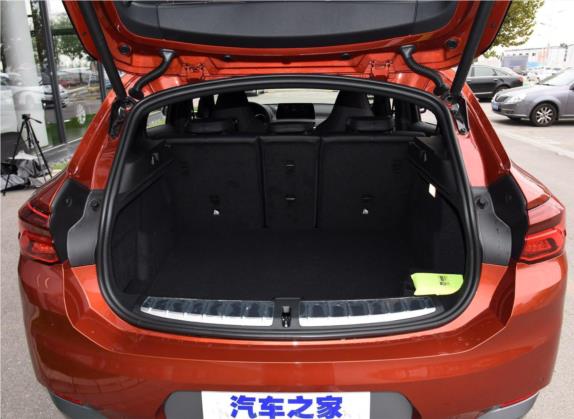 宝马X2 2020款 sDrive25i 尊享型M越野套装 车厢座椅   后备厢
