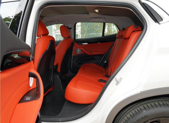宝马X2 2021款 sDrive20i M越野套装 车厢座椅   后排空间