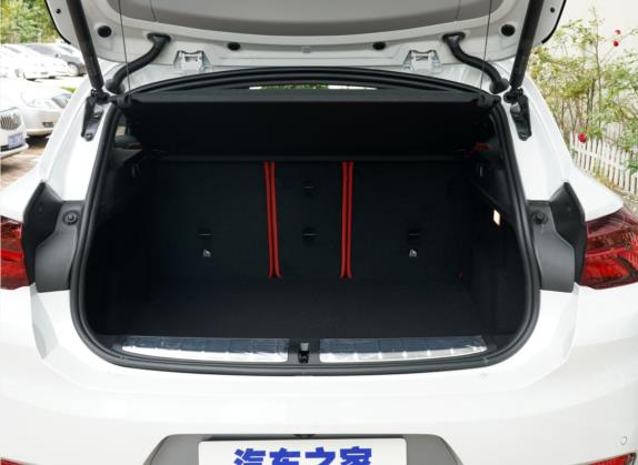 宝马X2 2021款 sDrive20i M越野套装 车厢座椅   后备厢