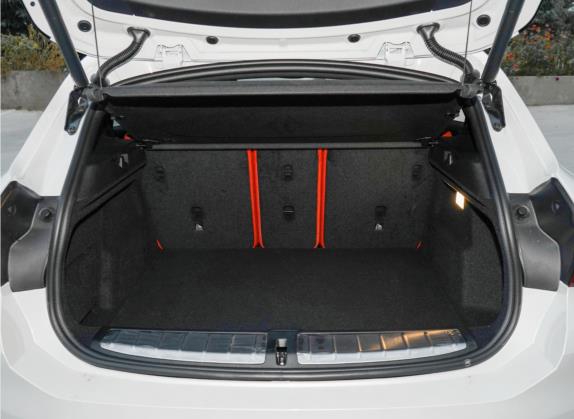 宝马X2 2021款 sDrive25i 领先型M运动套装 车厢座椅   后备厢
