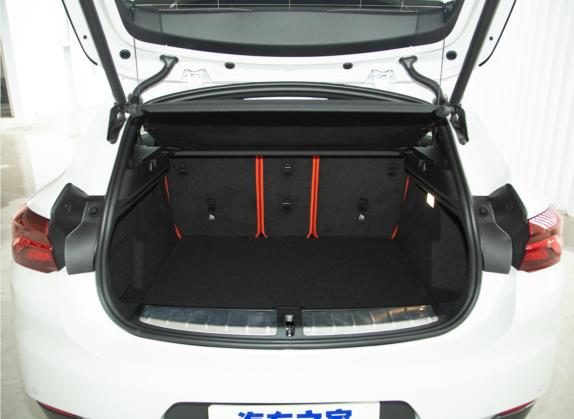 宝马X2 2021款 sDrive25i M运动套装 车厢座椅   后备厢