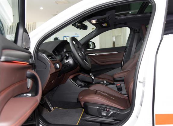 宝马X2 2021款 sDrive25i 锋芒版 车厢座椅   前排空间