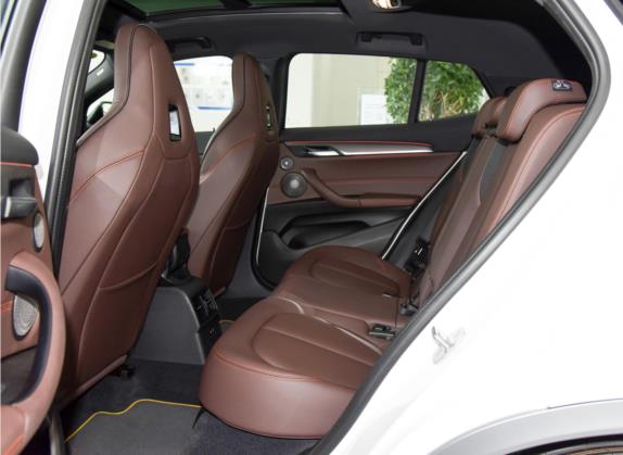 宝马X2 2021款 sDrive25i 锋芒版 车厢座椅   后排空间