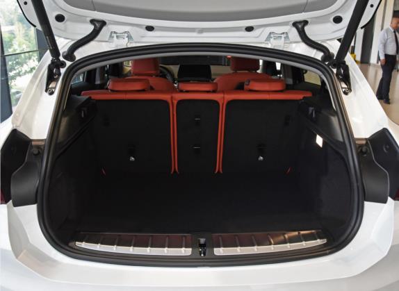 宝马X2 2021款 改款 sDrive25i M越野套装 车厢座椅   后备厢