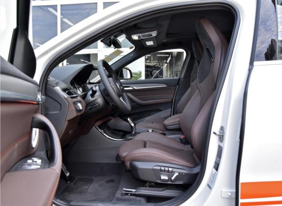 宝马X2 2021款 改款 sDrive25i 锋芒版 车厢座椅   前排空间