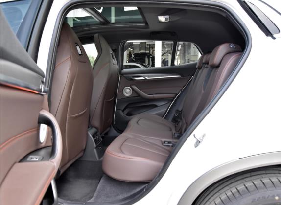 宝马X2 2021款 改款 sDrive25i 锋芒版 车厢座椅   后排空间