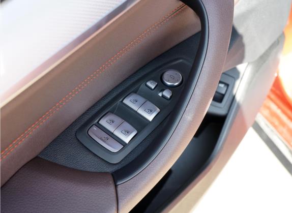 宝马X2 2021款 改款 xDrive25i 曜夜版 车厢座椅   门窗控制