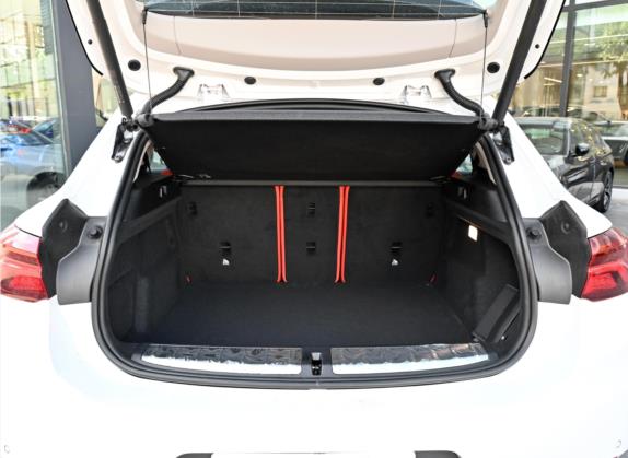 宝马X2 2022款 sDrive25i M运动套装 车厢座椅   后备厢