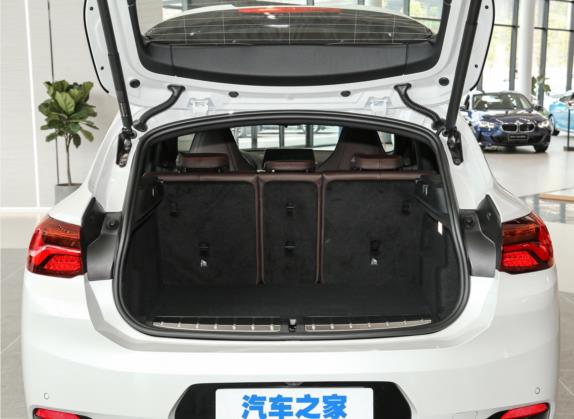 宝马X2 2022款 sDrive25i 曜夜版 车厢座椅   后备厢