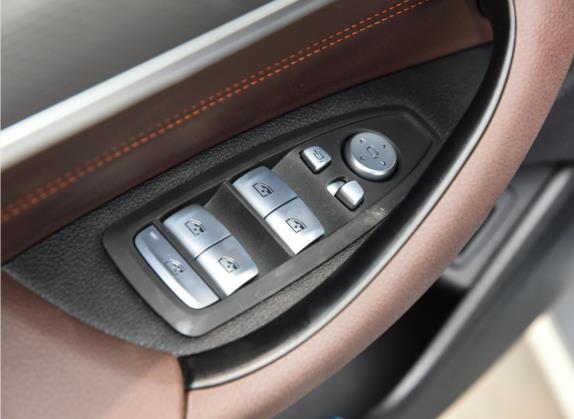 宝马X2 2022款 sDrive25i 锋芒版 车厢座椅   门窗控制