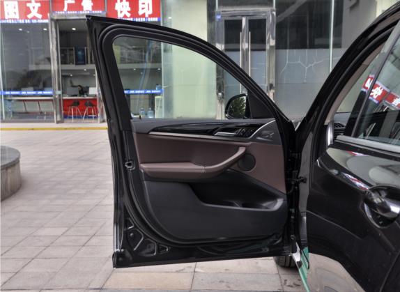 宝马iX3 2021款 领先型 车厢座椅   前门板