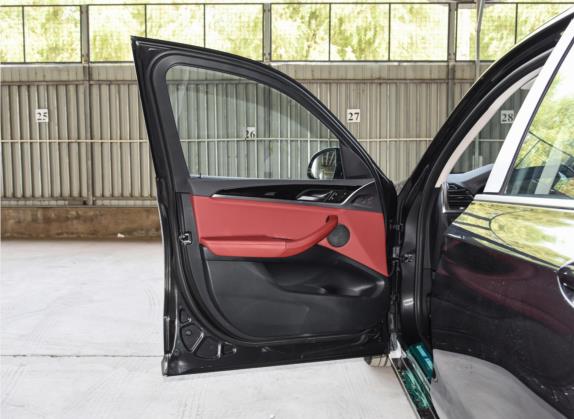 宝马iX3 2022款 领先型 车厢座椅   前门板