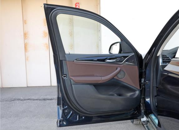 宝马iX3 2022款 改款 领先型 车厢座椅   前门板