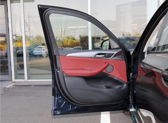 宝马iX3 2022款 改款 创领型 车厢座椅   前门板