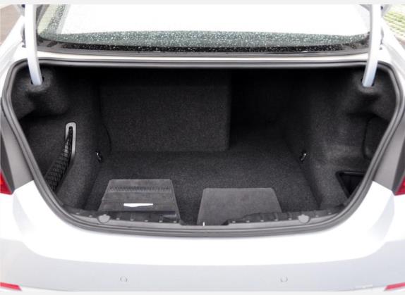 宝马5系 2011款 535Li 行政型 车厢座椅   后备厢