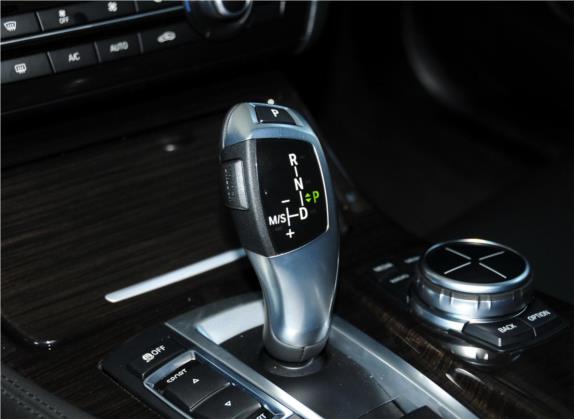 宝马5系 2013款 530Li 领先型 中控类   挡把