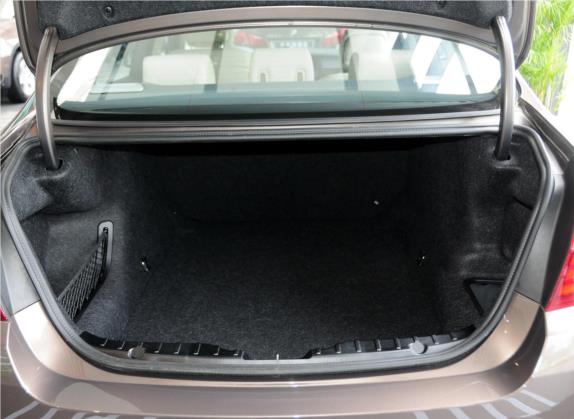 宝马5系 2013款 525Li 卓乐版 车厢座椅   后备厢
