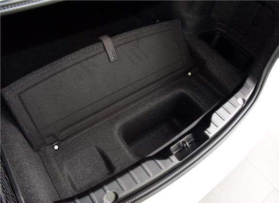 宝马5系 2017款 528Li xDrive豪华设计套装 其他细节类   备胎