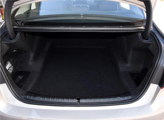 宝马5系 2018款 530Li 尊享型 豪华套装 车厢座椅   后备厢