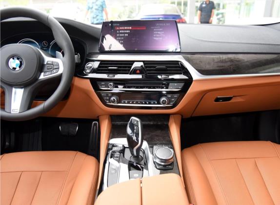 宝马5系 2018款 530Li 尊享型 M运动套装 中控类   中控台