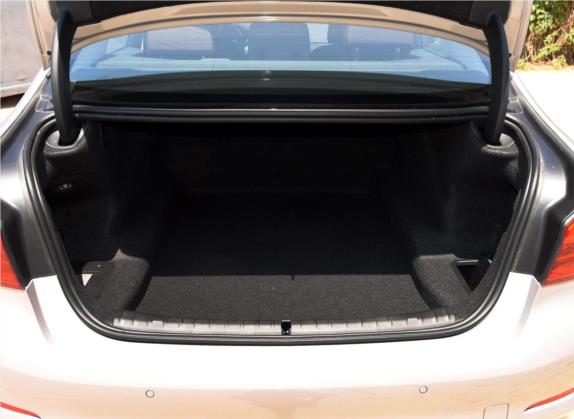 宝马5系 2018款 530Li xDrive 豪华套装 车厢座椅   后备厢