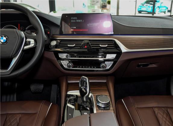 宝马5系 2018款 改款  530Li xDrive 豪华套装 中控类   中控台