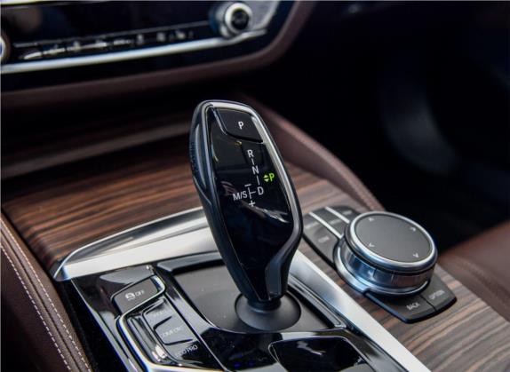 宝马5系 2018款 改款  530Li xDrive 豪华套装 中控类   挡把