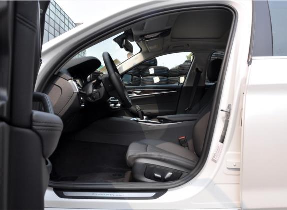 宝马5系 2018款 525Li 豪华套装 车厢座椅   前排空间