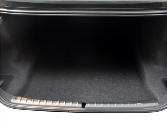 宝马5系 2018款 525Li 豪华套装 车厢座椅   后备厢