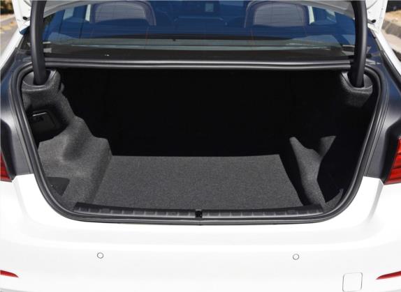 宝马5系 2019款 530Li xDrive 豪华套装 车厢座椅   后备厢