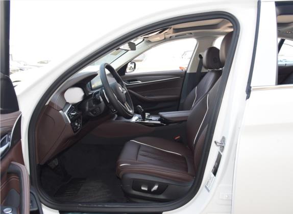 宝马5系 2020款 530Li 领先型 豪华套装 车厢座椅   前排空间