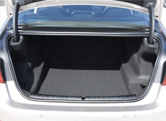 宝马5系 2020款 530Li 尊享型 豪华套装 车厢座椅   后备厢