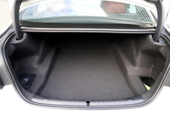 宝马5系 2020款 530Li xDrive M运动套装 车厢座椅   后备厢